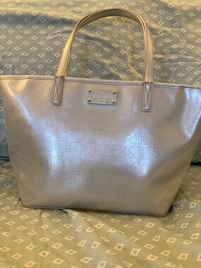 KATE SPADE METALLIC HEARTS perforated Tote in silver